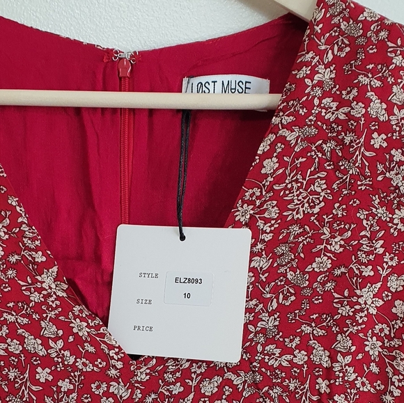 🆕️ Mura: Lost Muse Red Romper with Tan Floral Print. Cott-Poly Underlined. MED. - Picture 6 of 13